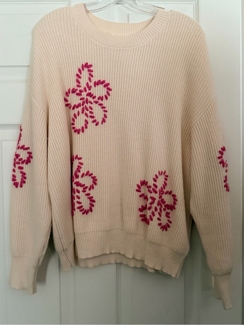 Cyrus knit sweater with Pink flowers